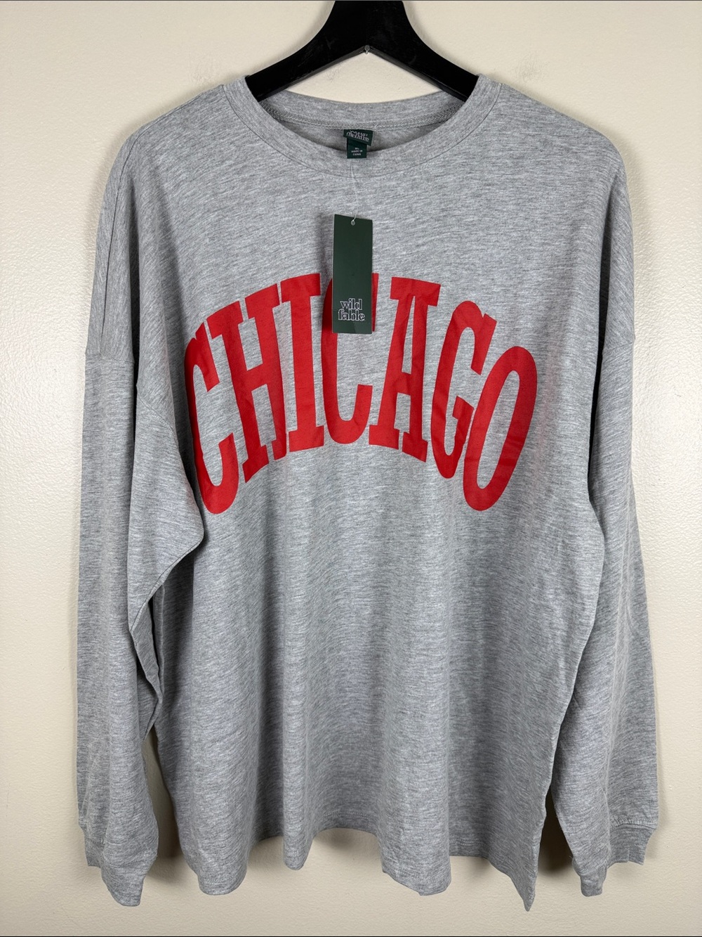 wild fable Gray Long Sleeve Tee with Red CHICAGO Graphic. XL